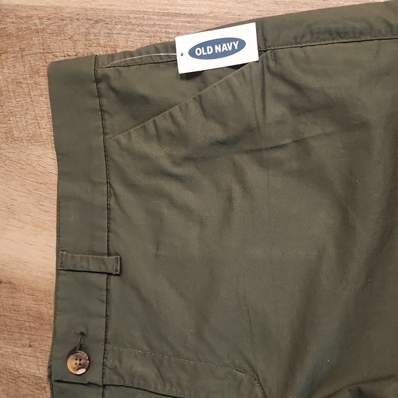 Old Navy'Olive Green Women's Everyday Shorts. Size 18. NWT! - Picture 2 of 5